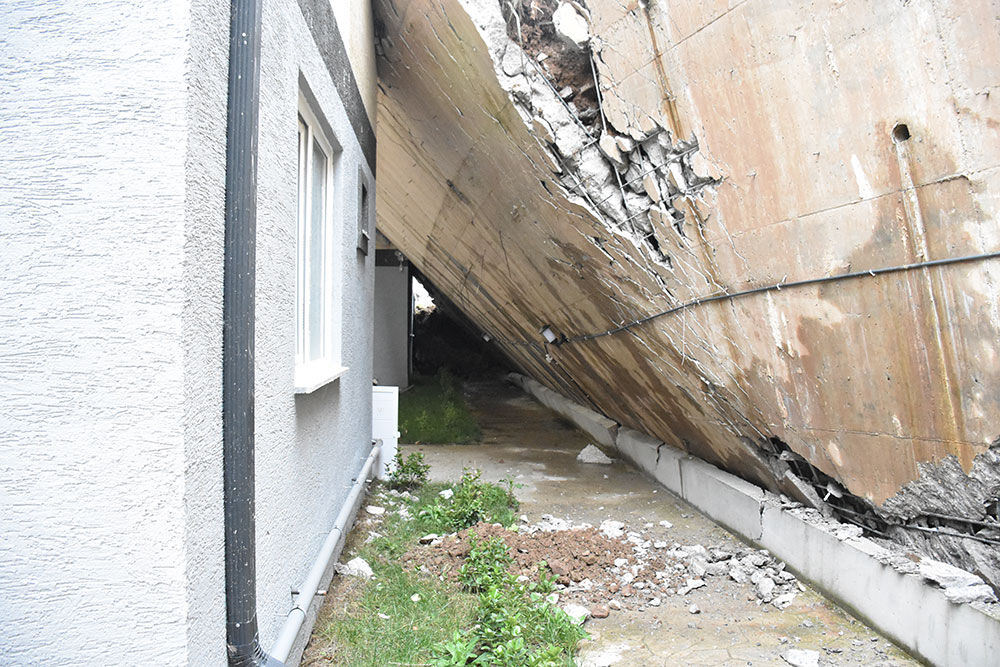İstinat Duvarı Çöktü, 3 Bina Boşaltıldı (4)