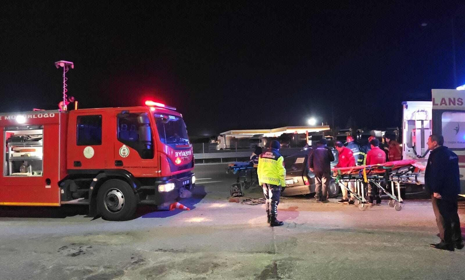 Bolu Otoyol Kaza, Otomobil Parçalandı (2)