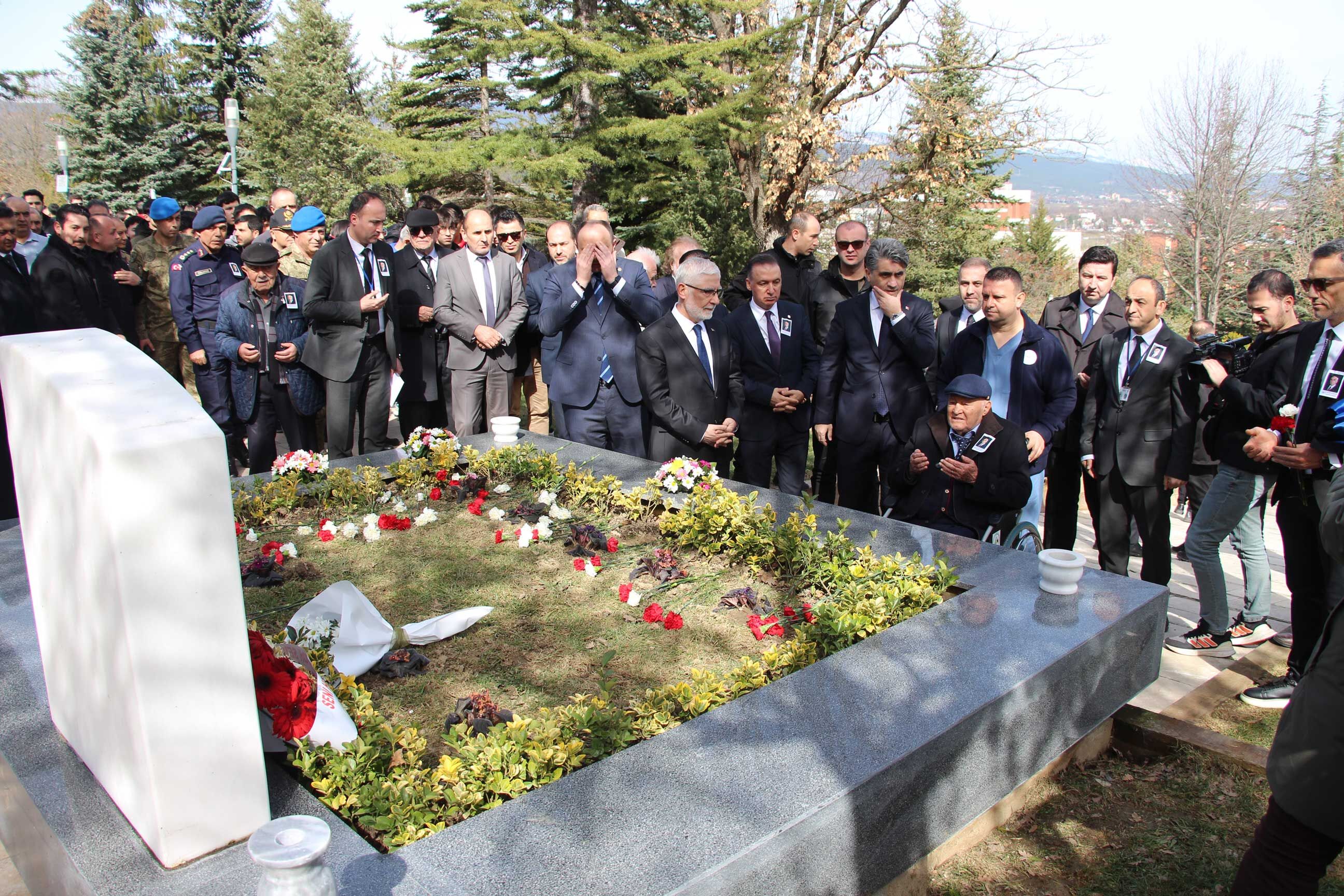 Izzet Baysal Mezar Başı Anma, 26'Ncı Yıl (1)