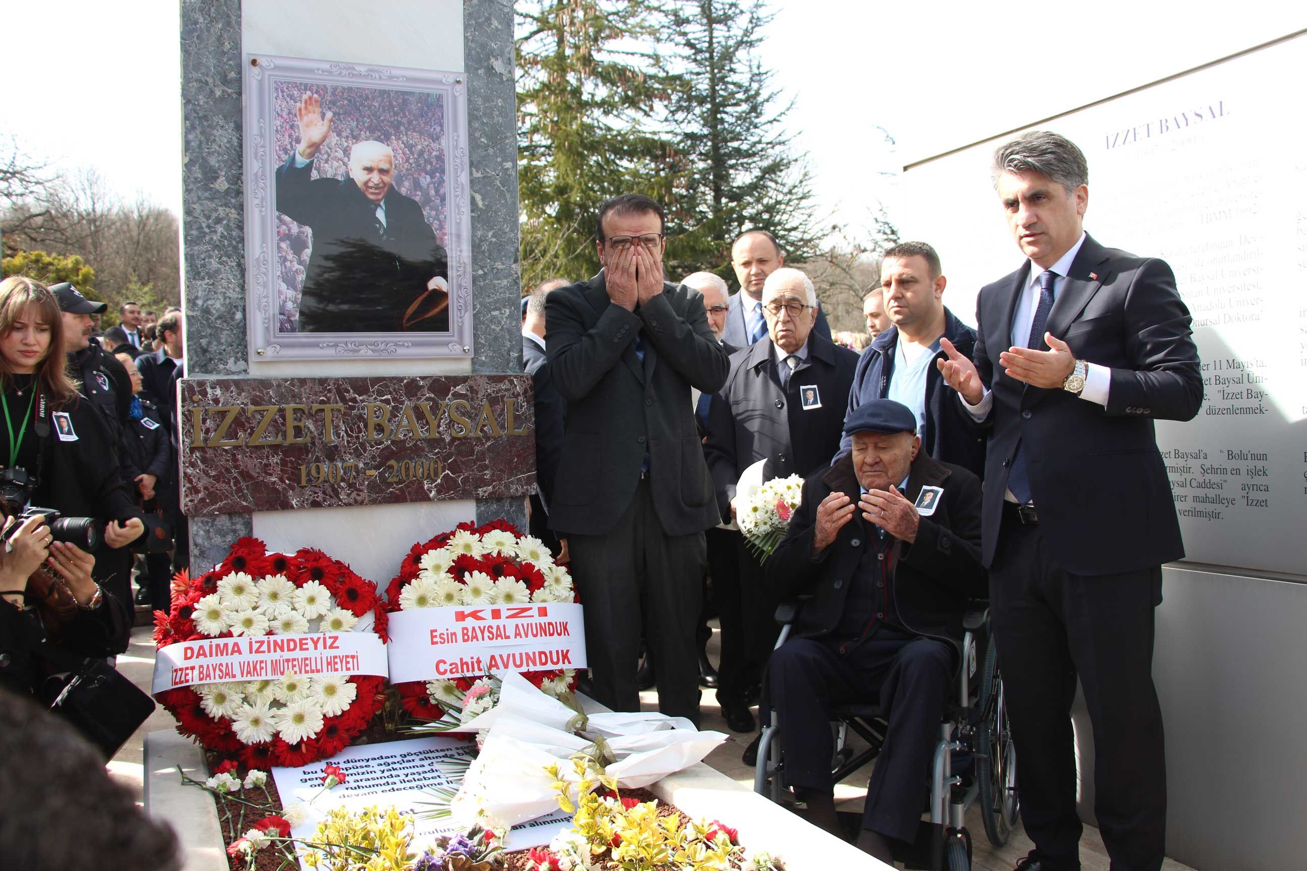 Izzet Baysal Mezar Başı Anma, 26'Ncı Yıl (2)
