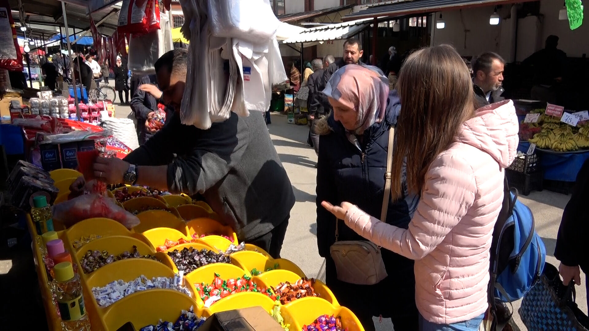 Pazar Tezgahları Bayram Şekerleriyle Renklendi (5)