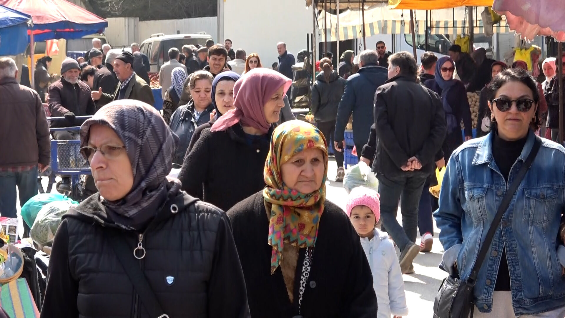 Pazar Tezgahları Bayram Şekerleriyle Renklendi (6)