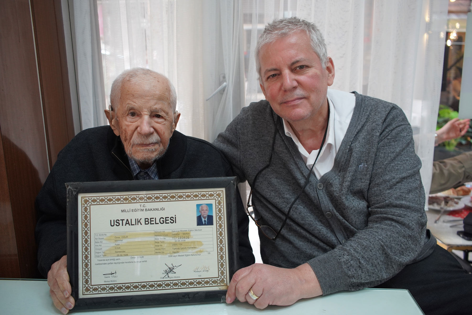 100 Yaşındaki Dönerci (2)
