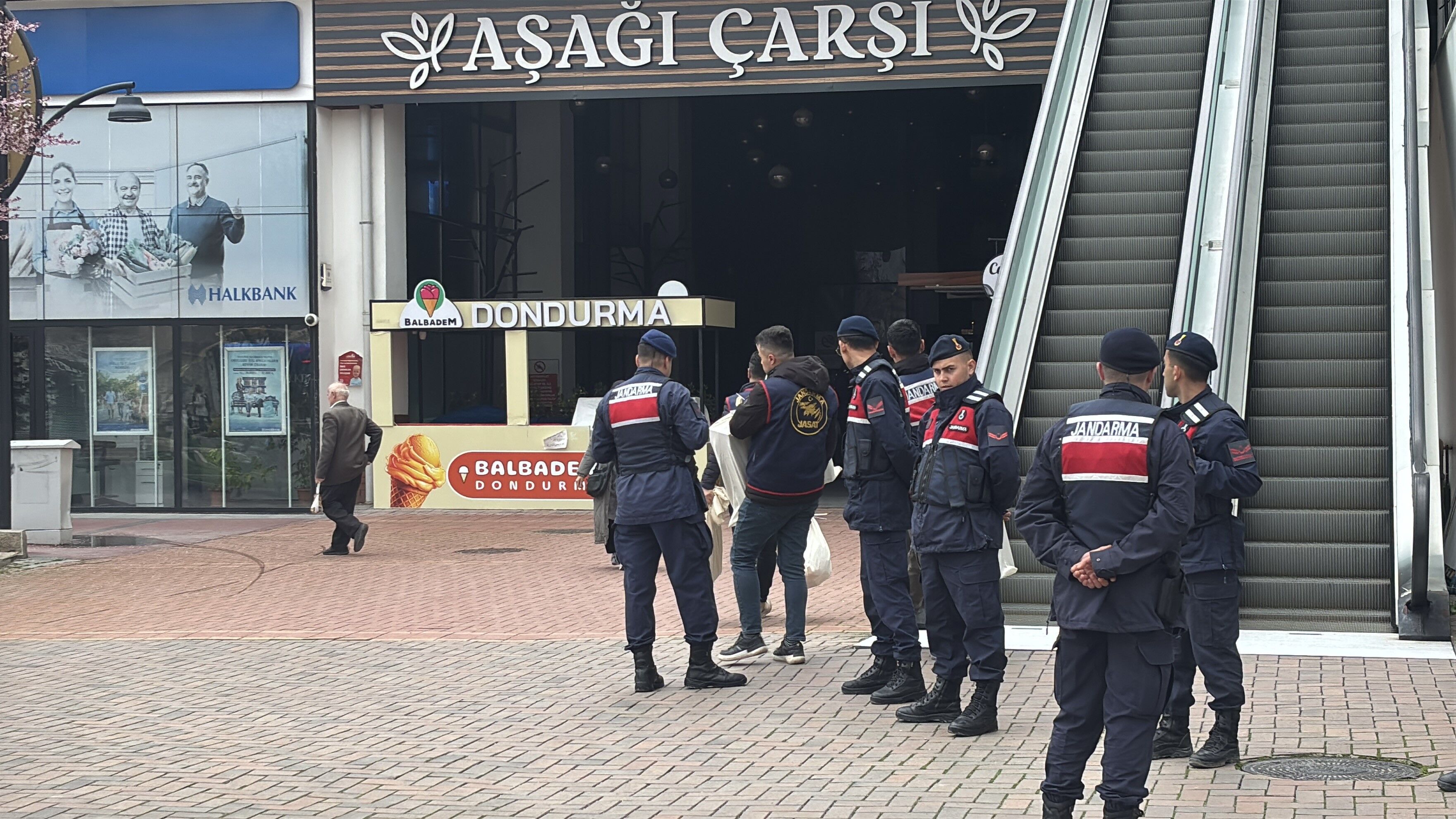 Belediyesi’nde Jandarma Ekipleri Inceleme Çalışmasını Bitirdi1