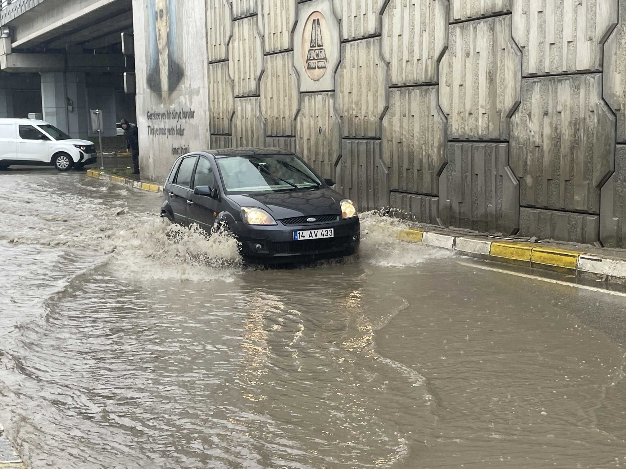 Bolu Alt Geçit Suyla Doldu (5)