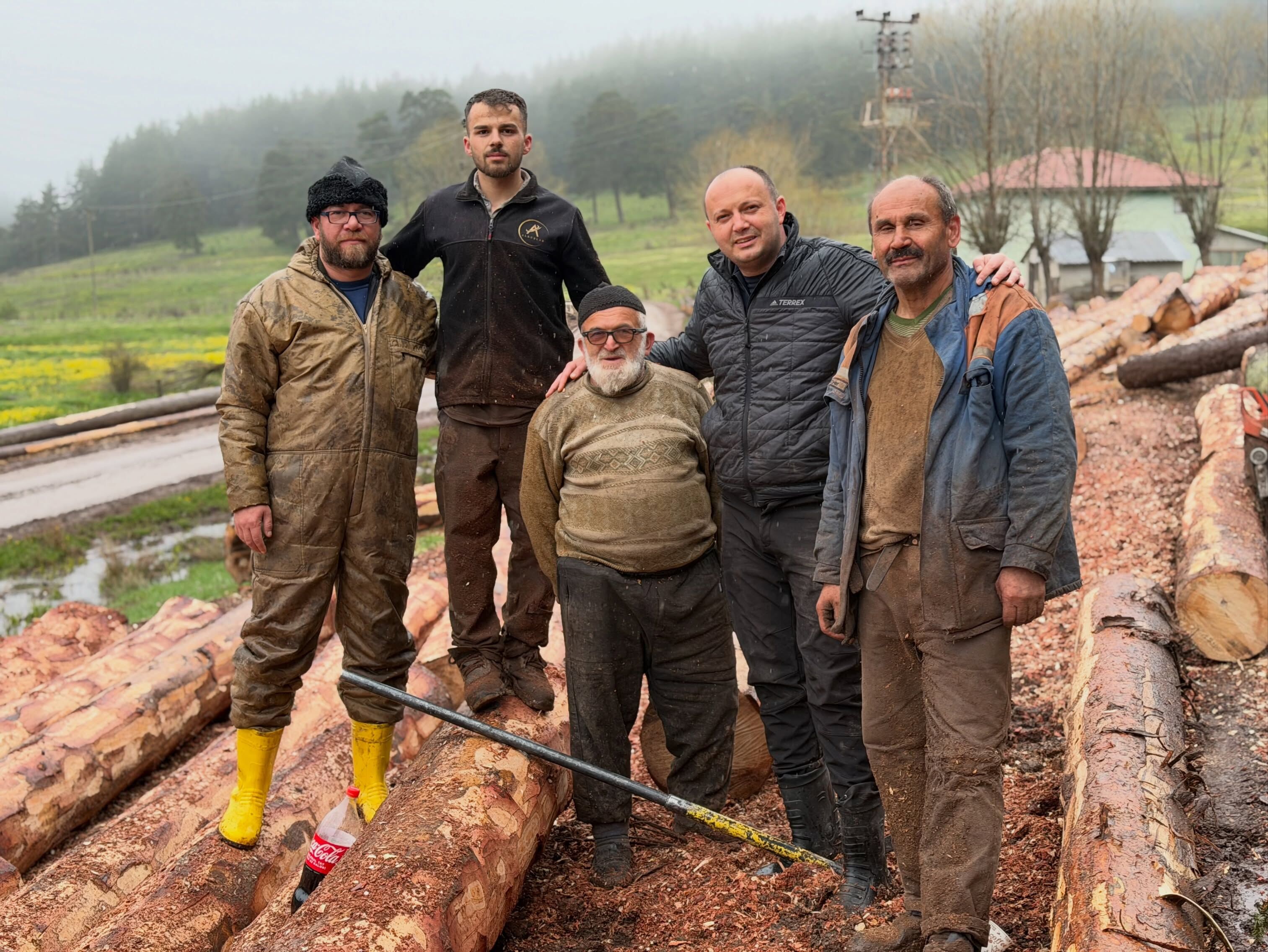 İsmail Akgül Orman Işçilerinin Zorlu Mesaisine Katıldı4