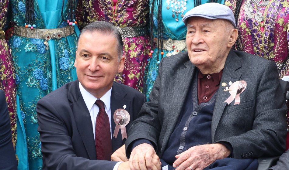 İzzet Baysal 1