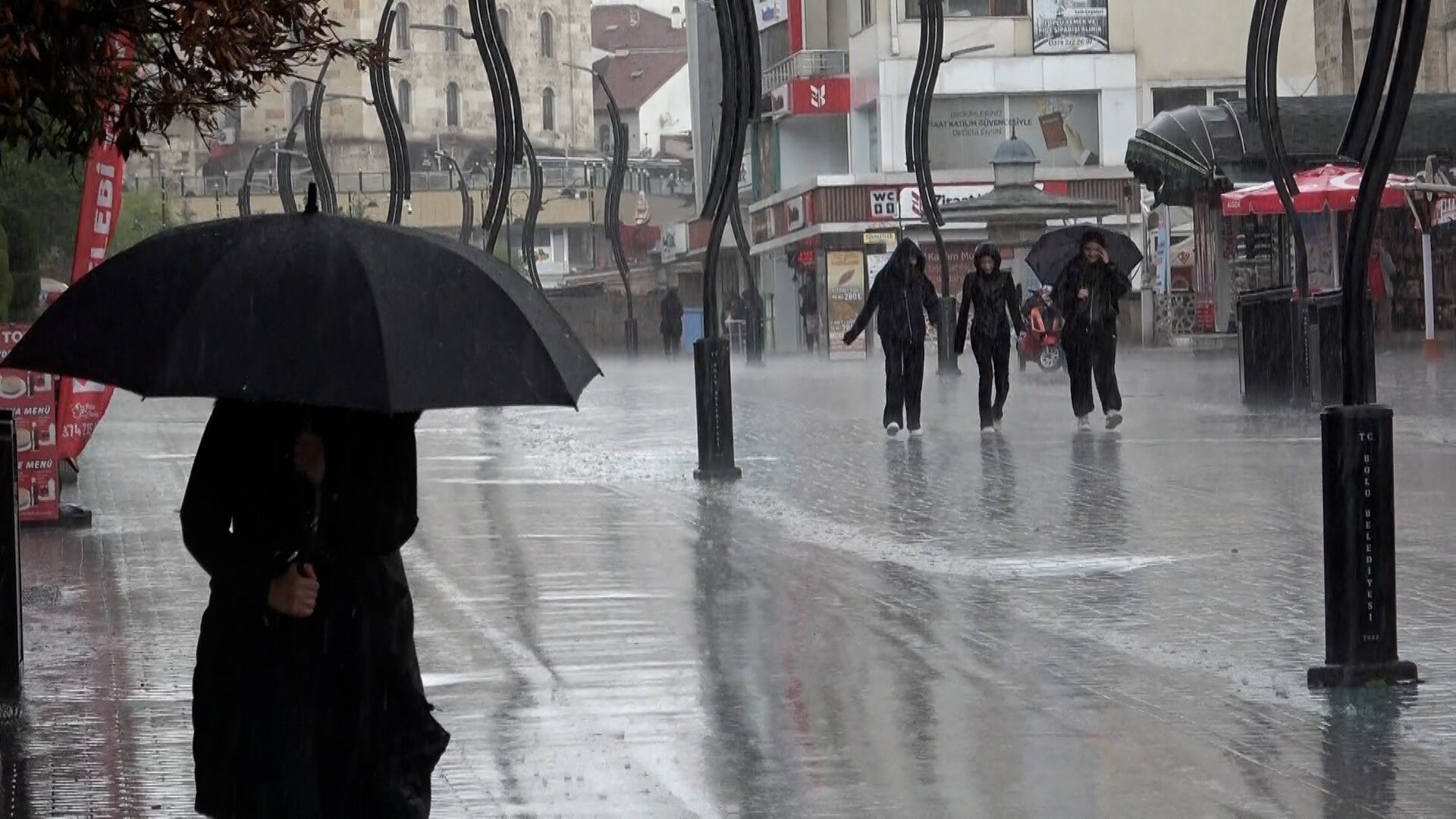 Kuvvetli Sağanak Hayatı Olumsuz Etkiledi (4)