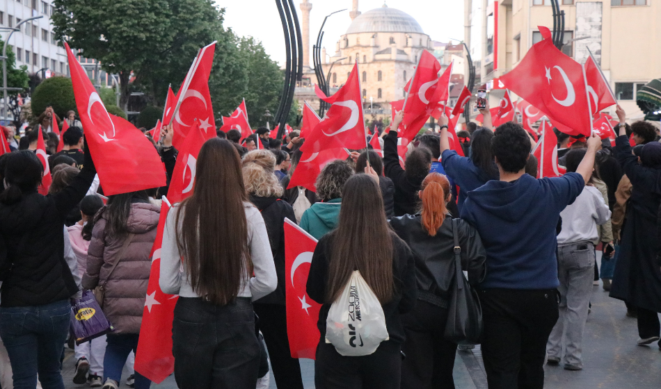 Yüzlerce Bolulu 200 Metrelik Türk Bayrağı Eşliğinde Yürüdü (7)-1