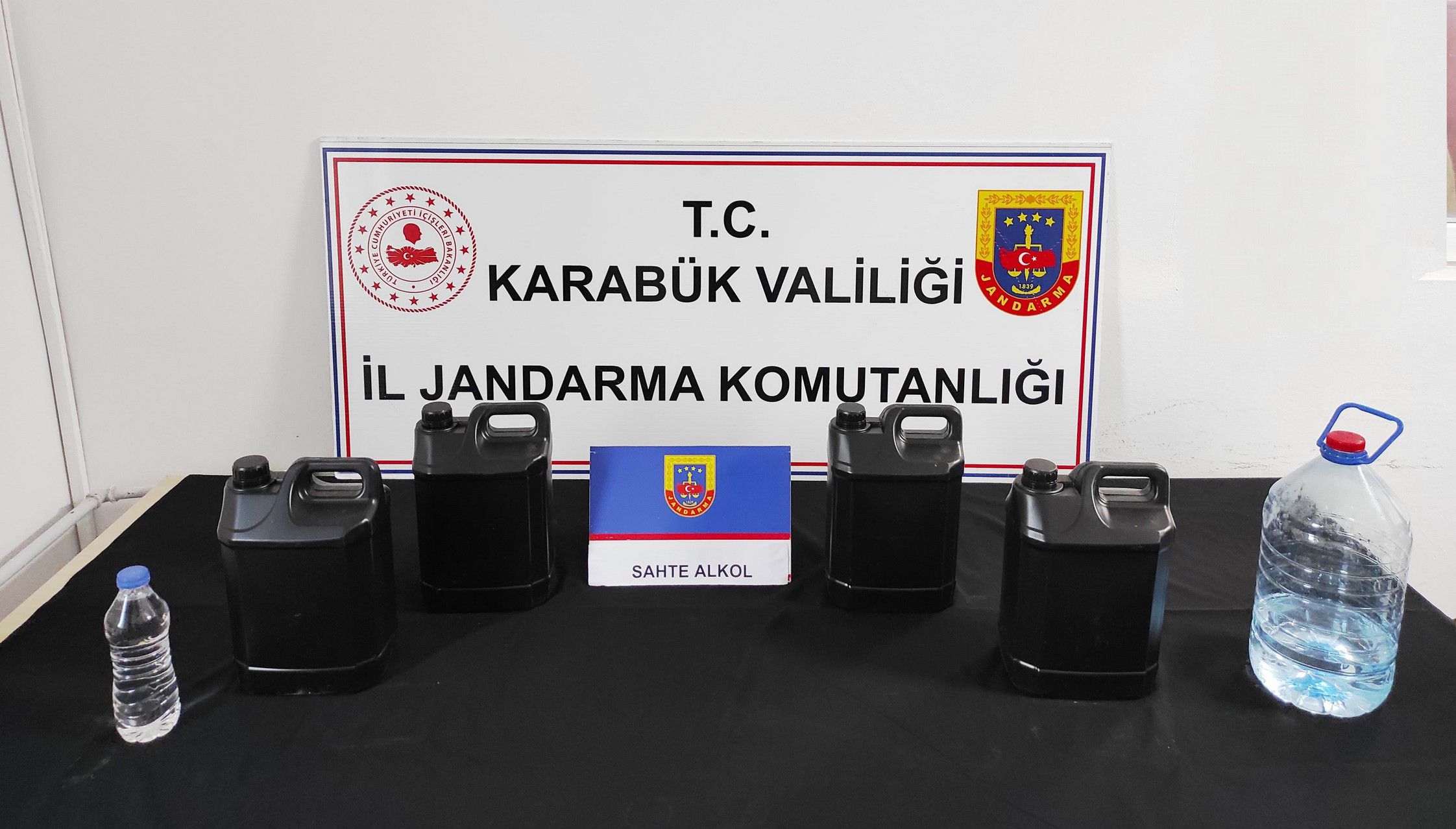 Karabük'teki uyuşturucu ve sahte alkol operasyonlarında 3 şüpheli yakalandı