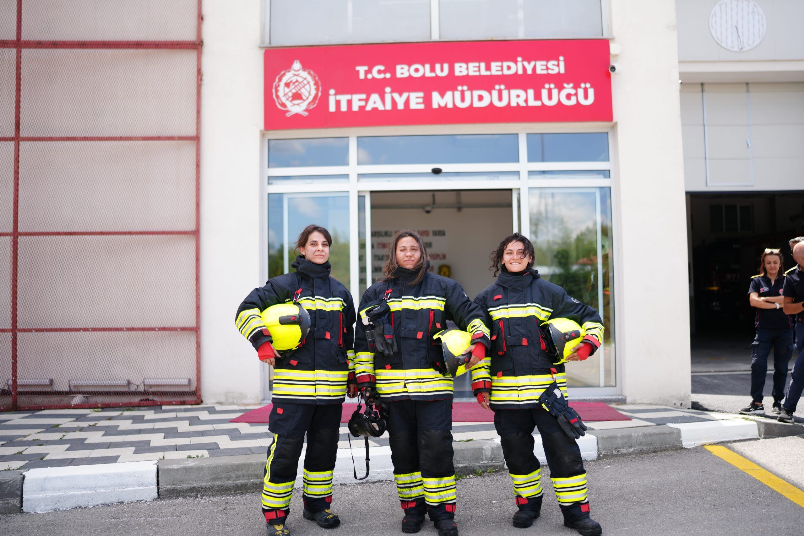 Bolu İtfaiyesinin ilk kadın itfaiye erleri göreve başladı