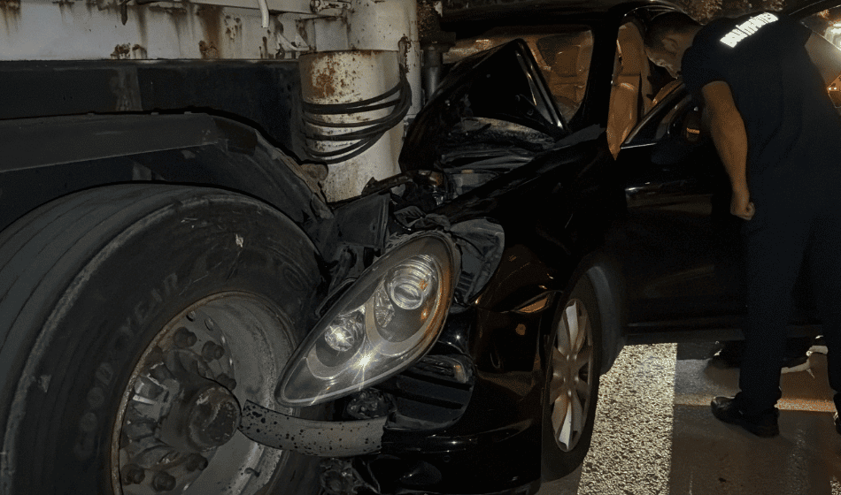 Milyonluk Suv Araç Tıra Arkadan Çarptı 1