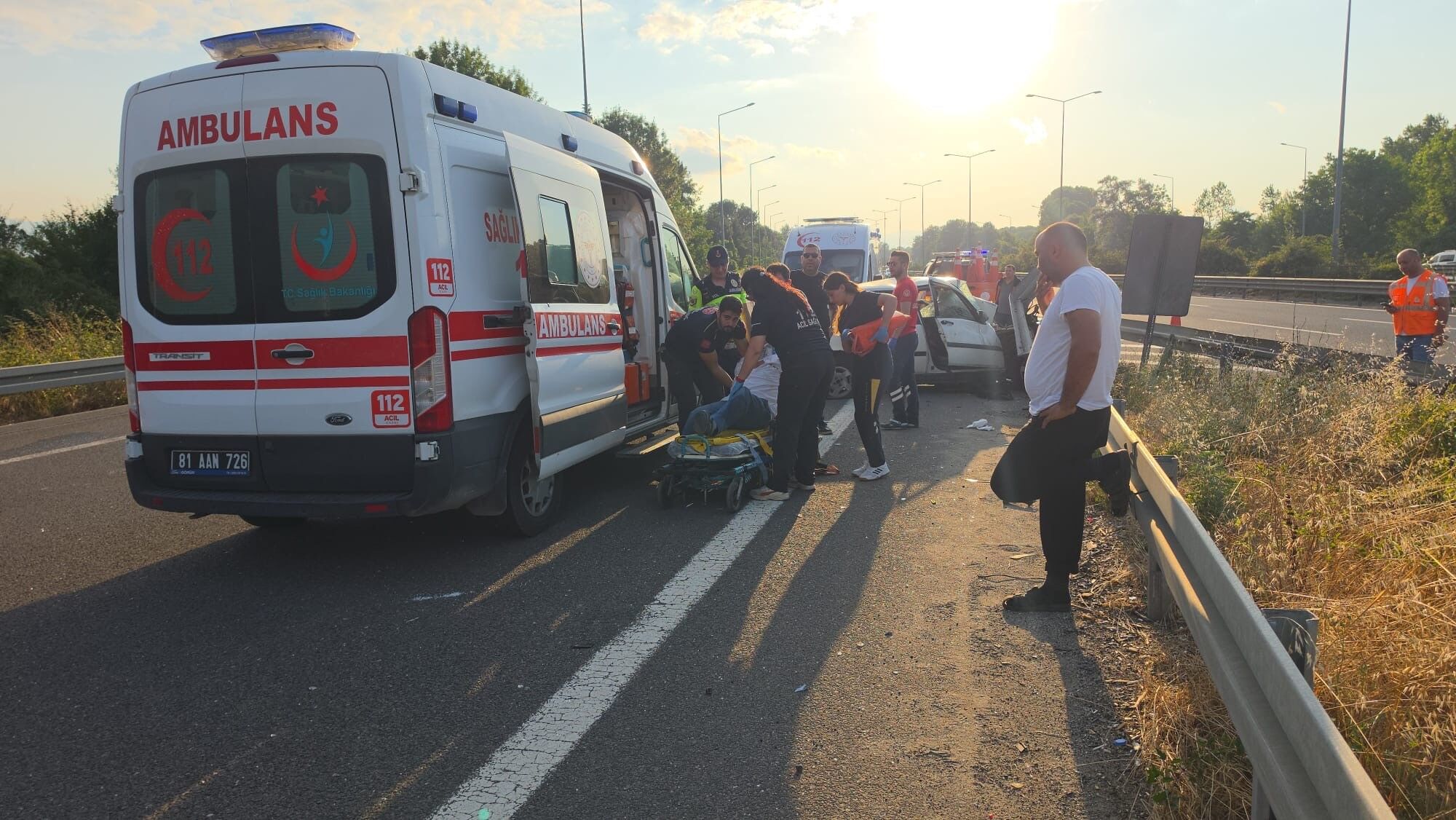 Otomobil Bariyere Saplandı (2)