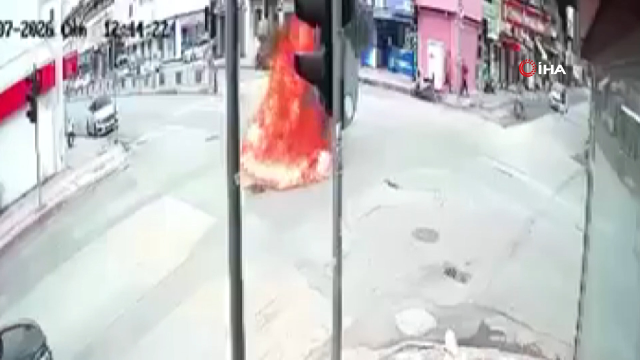 Sokak Ortasında Benzinle Kendini Yaktı (3)