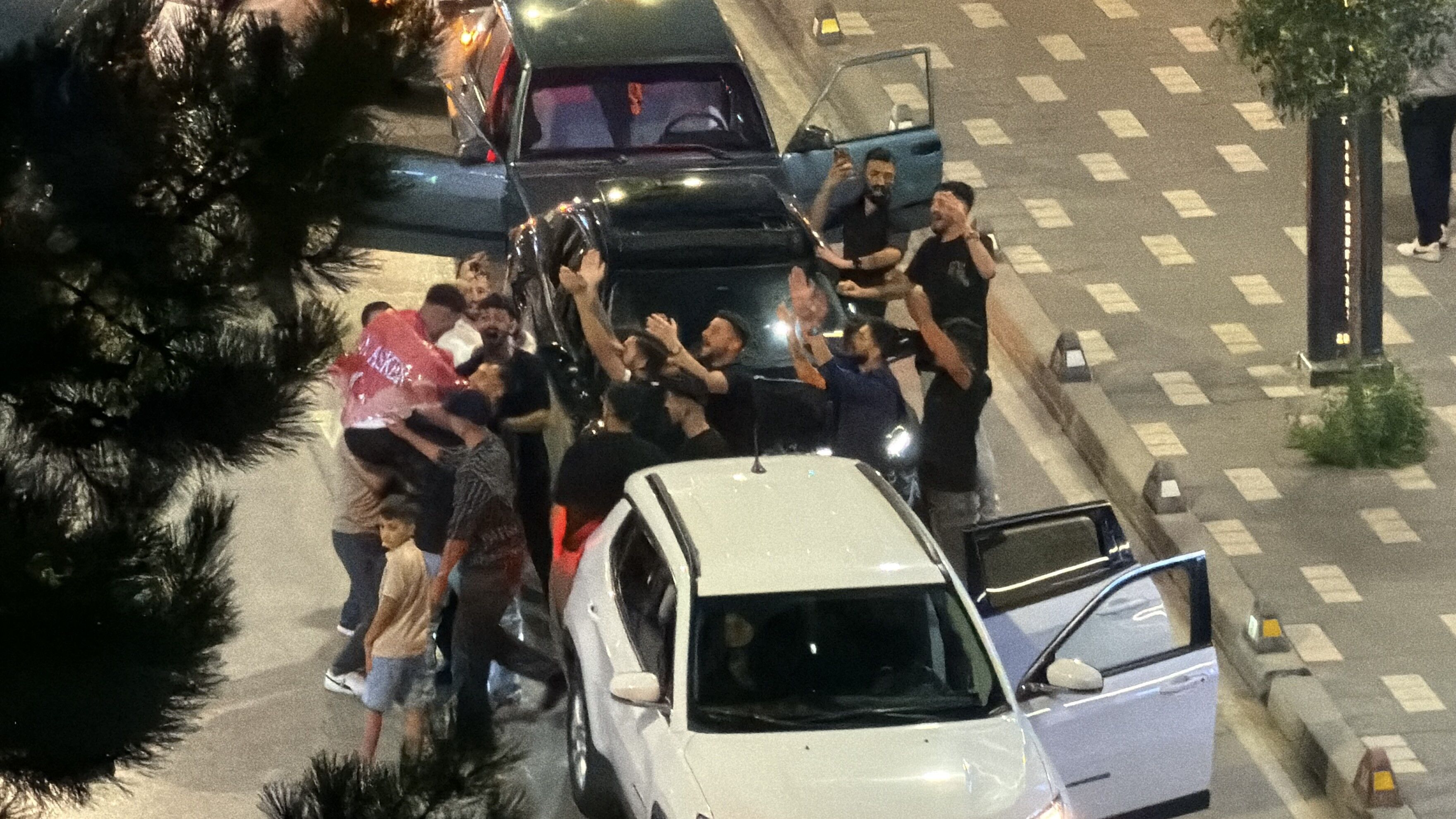 Asker Uğurlama Konvoyunda Trafiği Kapattılar Meşale Yaktılar (1)