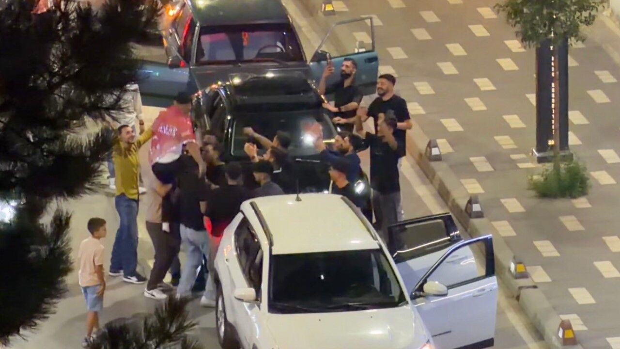 Asker Uğurlama Konvoyunda Trafiği Kapattılar Meşale Yaktılar (2)