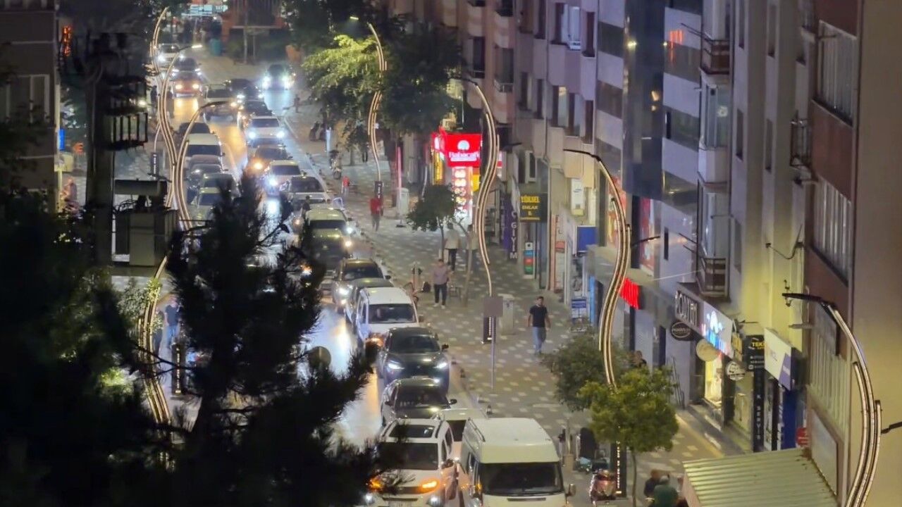 Asker Uğurlama Konvoyunda Trafiği Kapattılar Meşale Yaktılar (3)