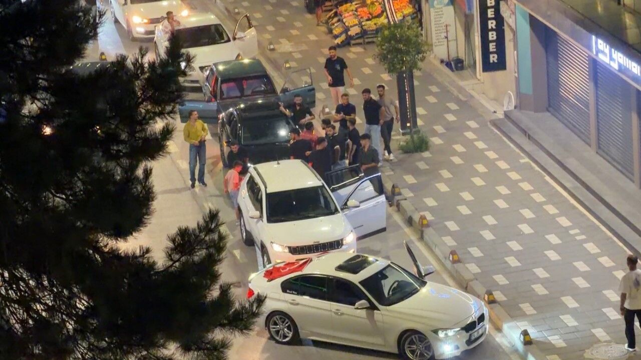 Asker Uğurlama Konvoyunda Trafiği Kapattılar Meşale Yaktılar (4)