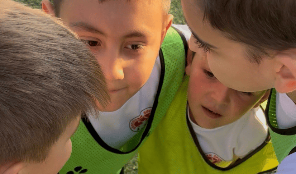 Bolu’da minik futbolcular, sağ kanadı paylaşamadı