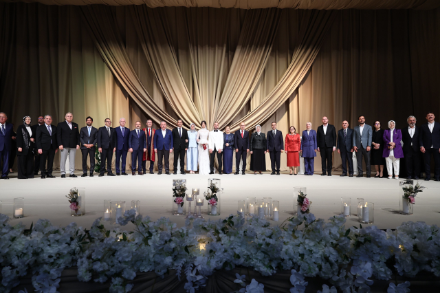 Türkiye Bu Düğünü Konuşuyor 34 Kişi Nikah Şahidi Oldu (1)