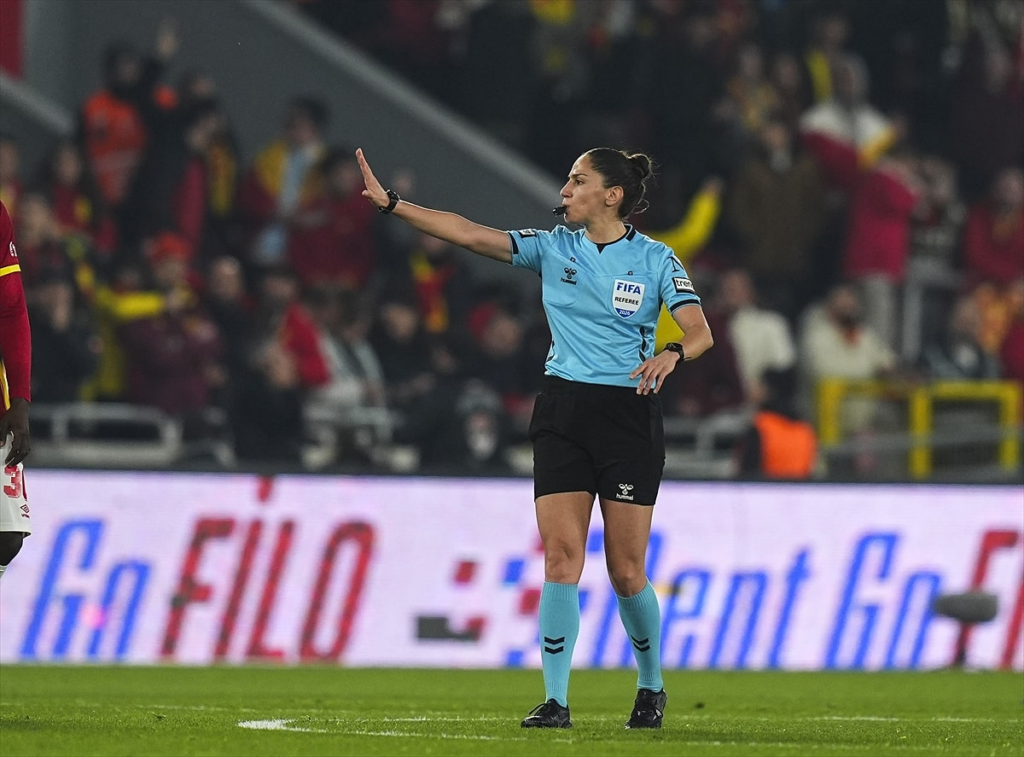 1. Lig'de haftanın maçlarını yönetecek hakemler açıklandı