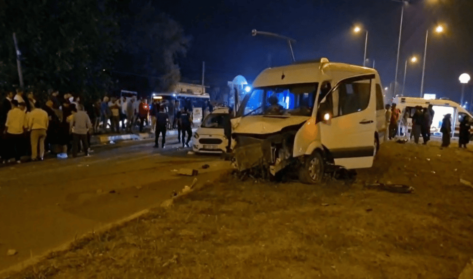 Düğün dönüşü feci kaza: 21 yaralı