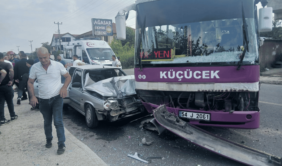 Halk otobüsü ile otomobil çarpıştı: 6 yaralı