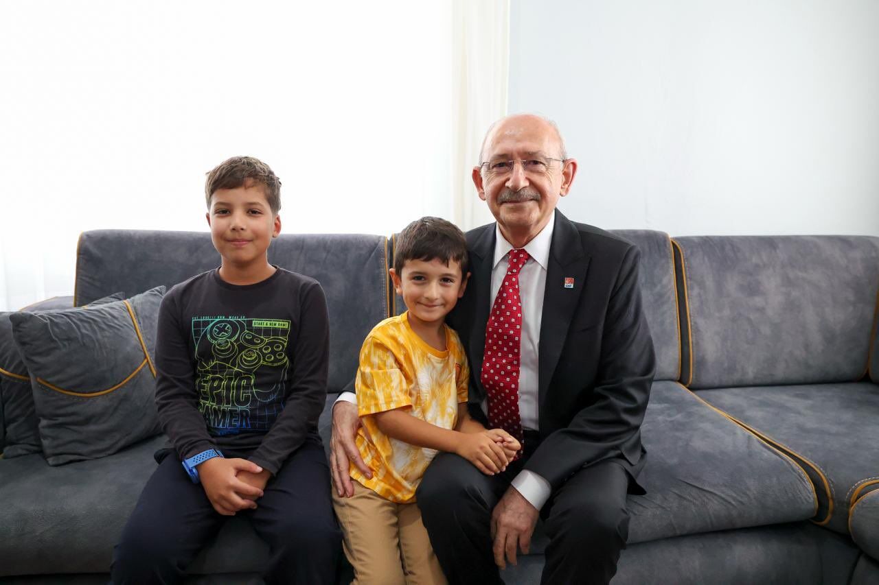 Kemal Kılıçdaroğlu Bolu’da Bir Ailenin Evine Konuk Oldu
