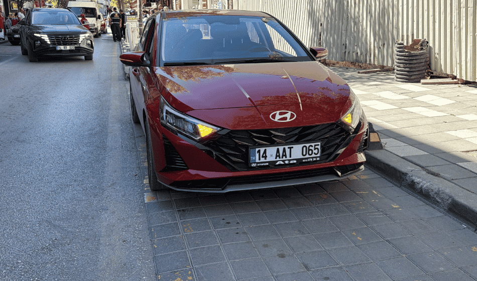 Otomobile Çarpmamak Için Manevra Yaptı, Taş Dubaya Çarpıp Savruldu (7)