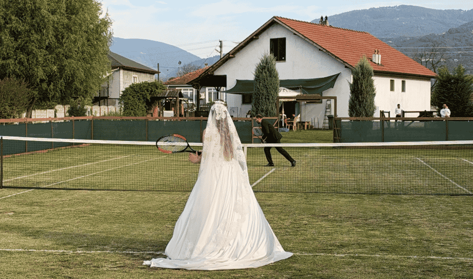 Tenis Kortlu Köyde Gelinlik Ve Damatlıkla Maç Yaptılar (2)