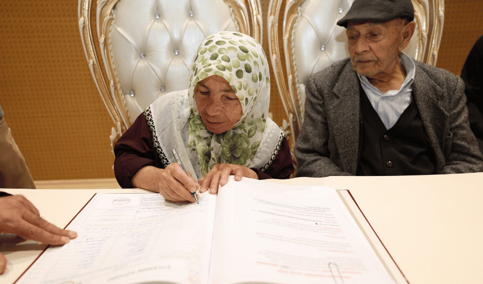 86'sında damat, 72'sinde gelin oldu