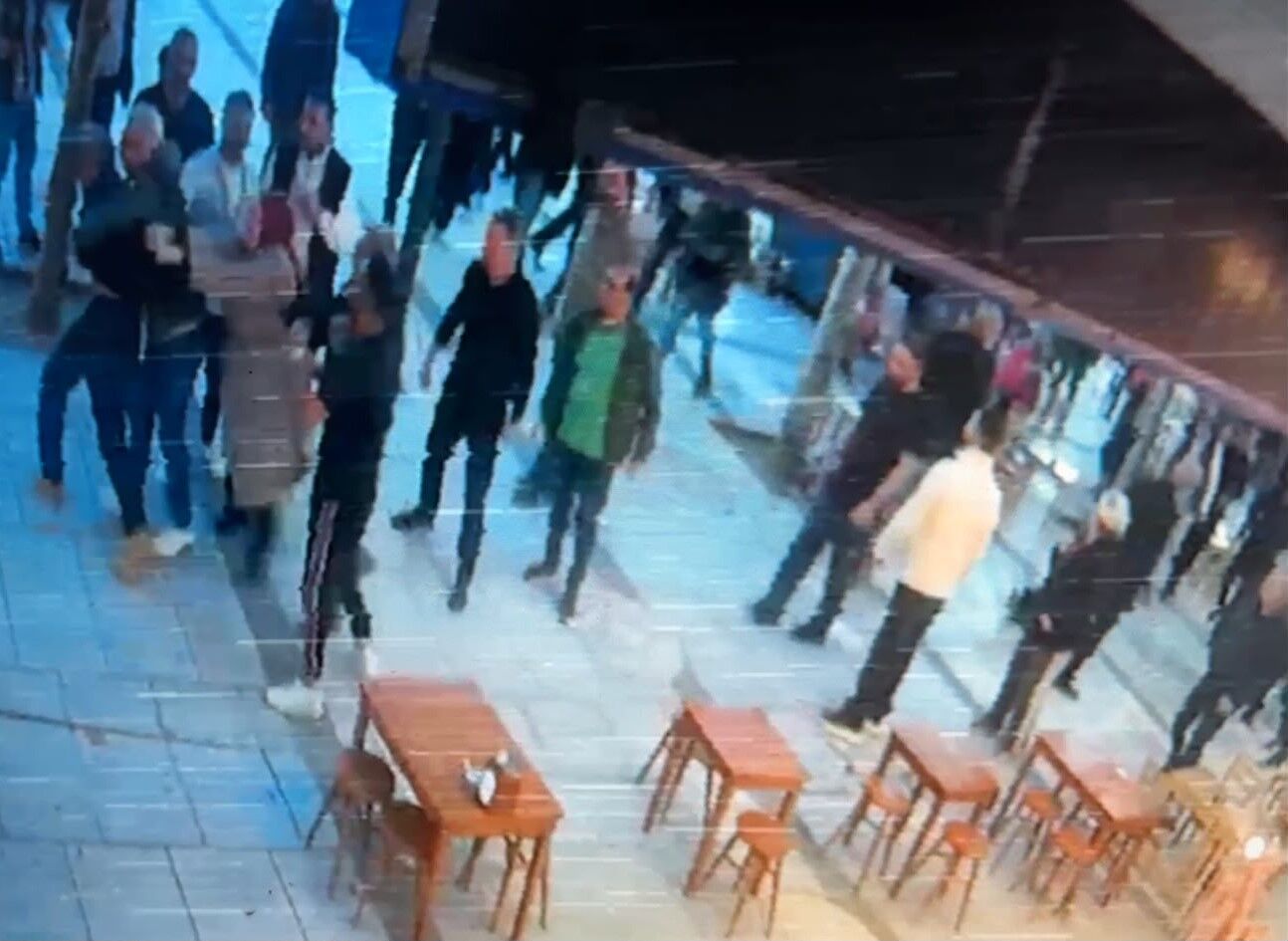 17 yaşındaki kıza saldırdı, 'esnaf dayağı' yedi