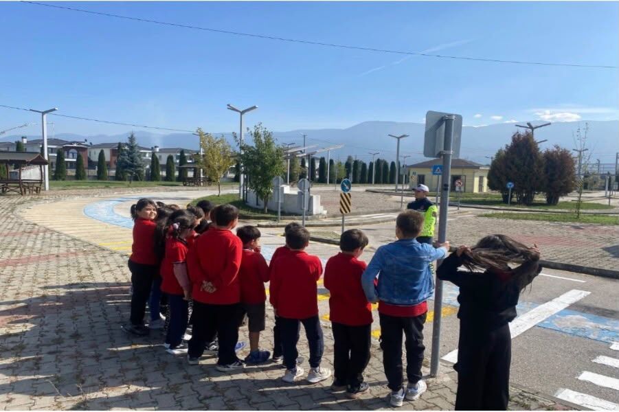 Bolu’da jandarmadan öğrencilere trafik eğitimi