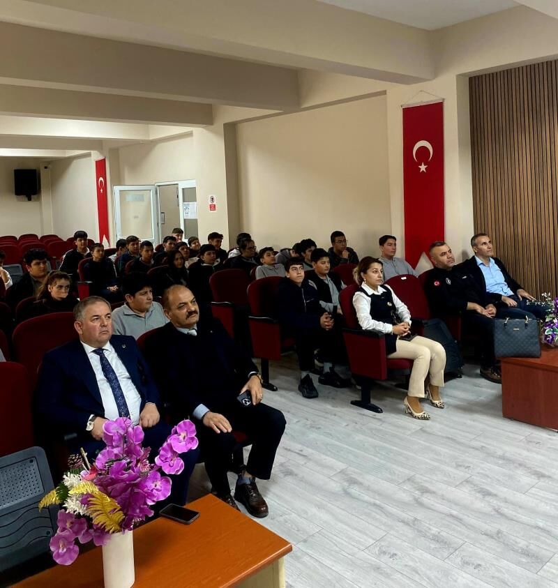 Bolu’da Prof. Dr. Ercan Aktan’dan Liselilere Sosyal Medya Dersi! (2)