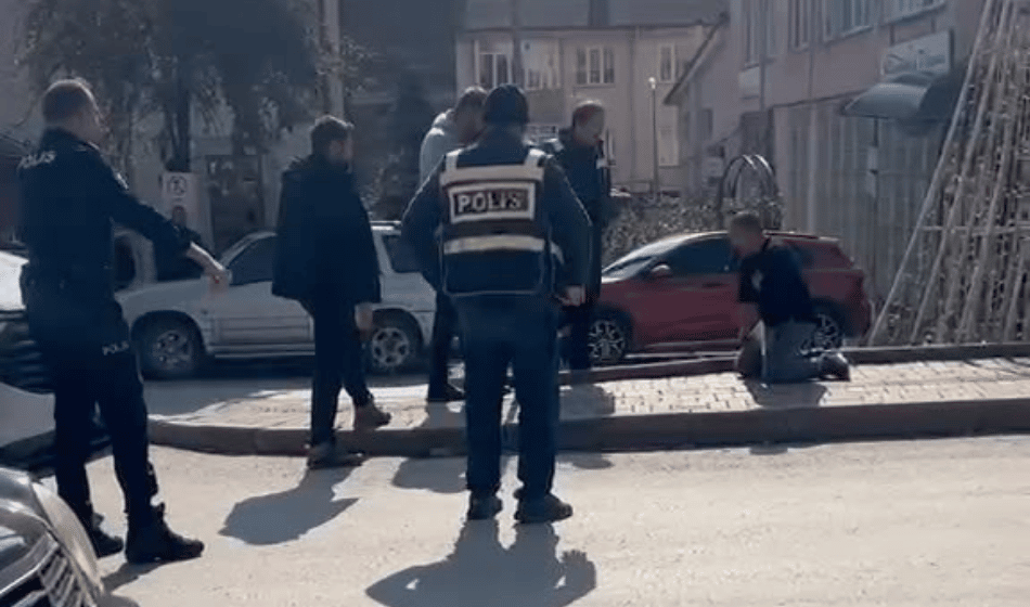 Eli bıçaklı şahıs ekipleri harekete geçirdi