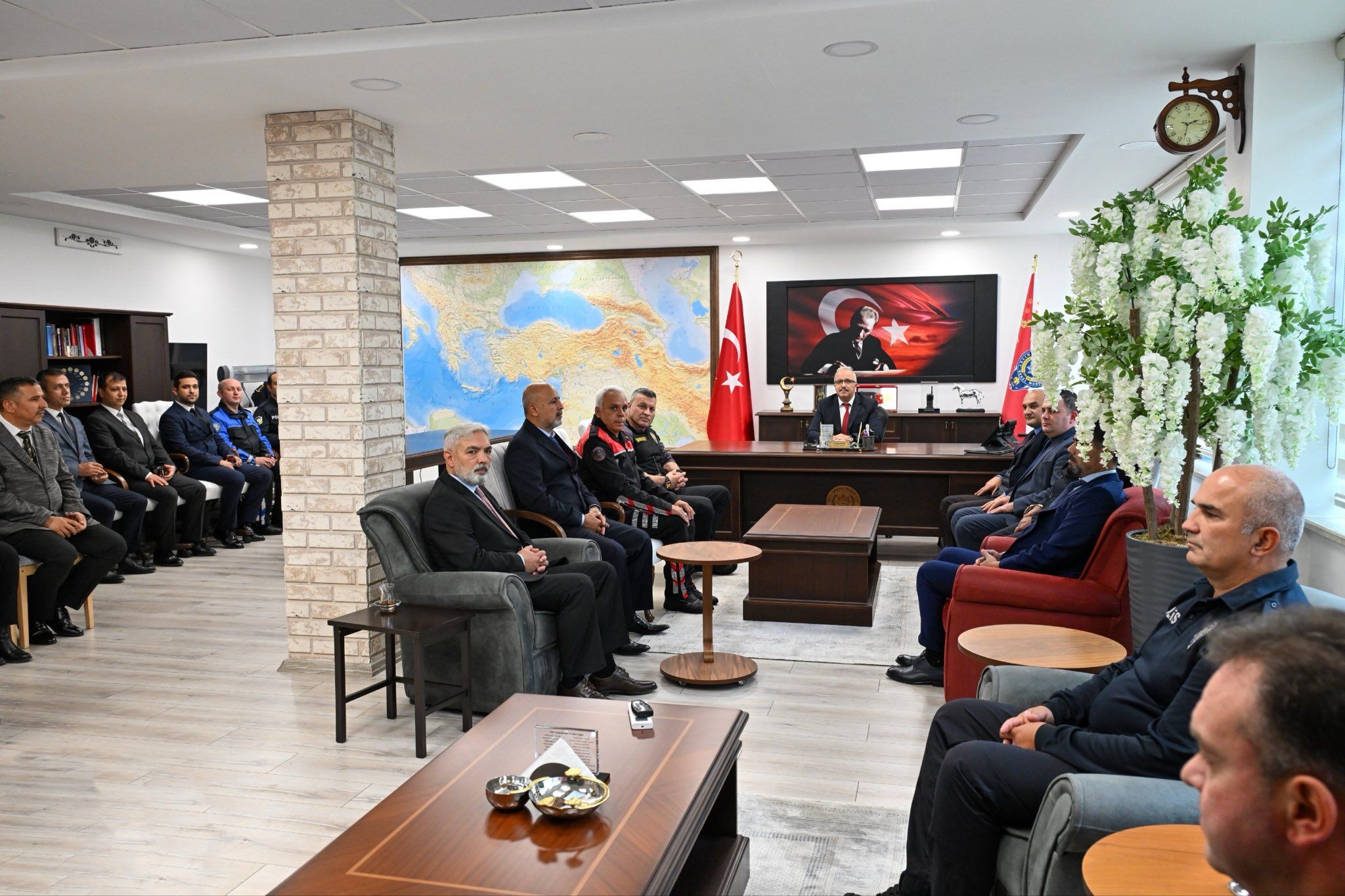 Emniyet Teşkilatında Başarılı Personele Anlamlı Jest!2