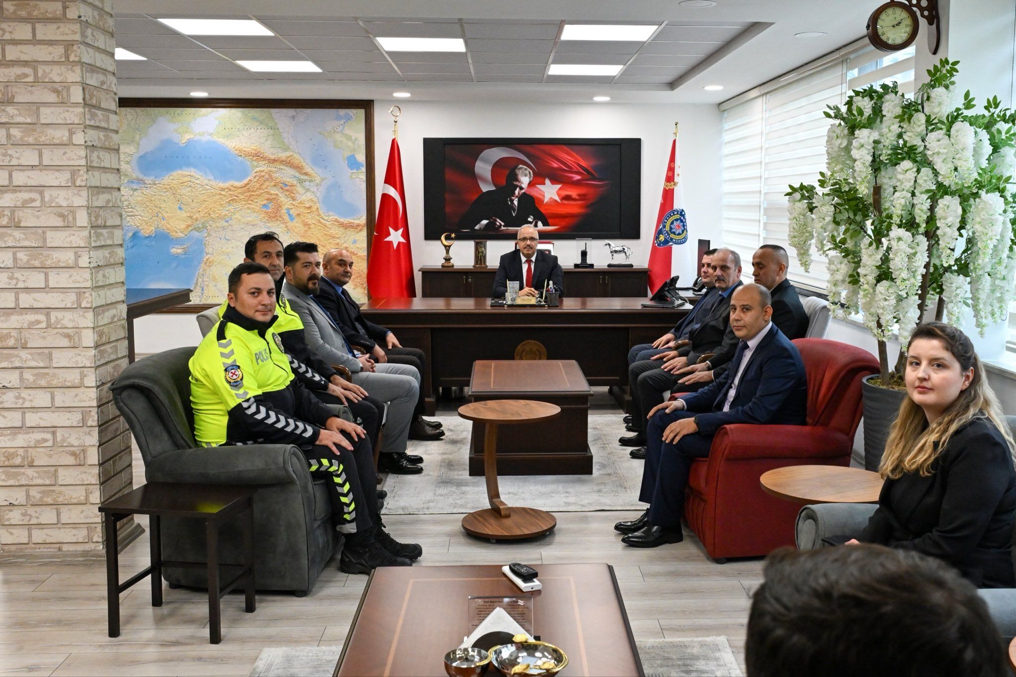 Emniyet Teşkilatında Başarılı Personele Anlamlı Jest!4
