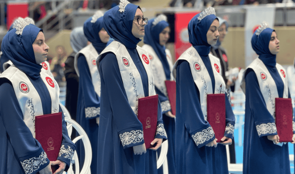 Kız Hafizelerin Icazet Sevinci 150 Kişiye Özel Tören5