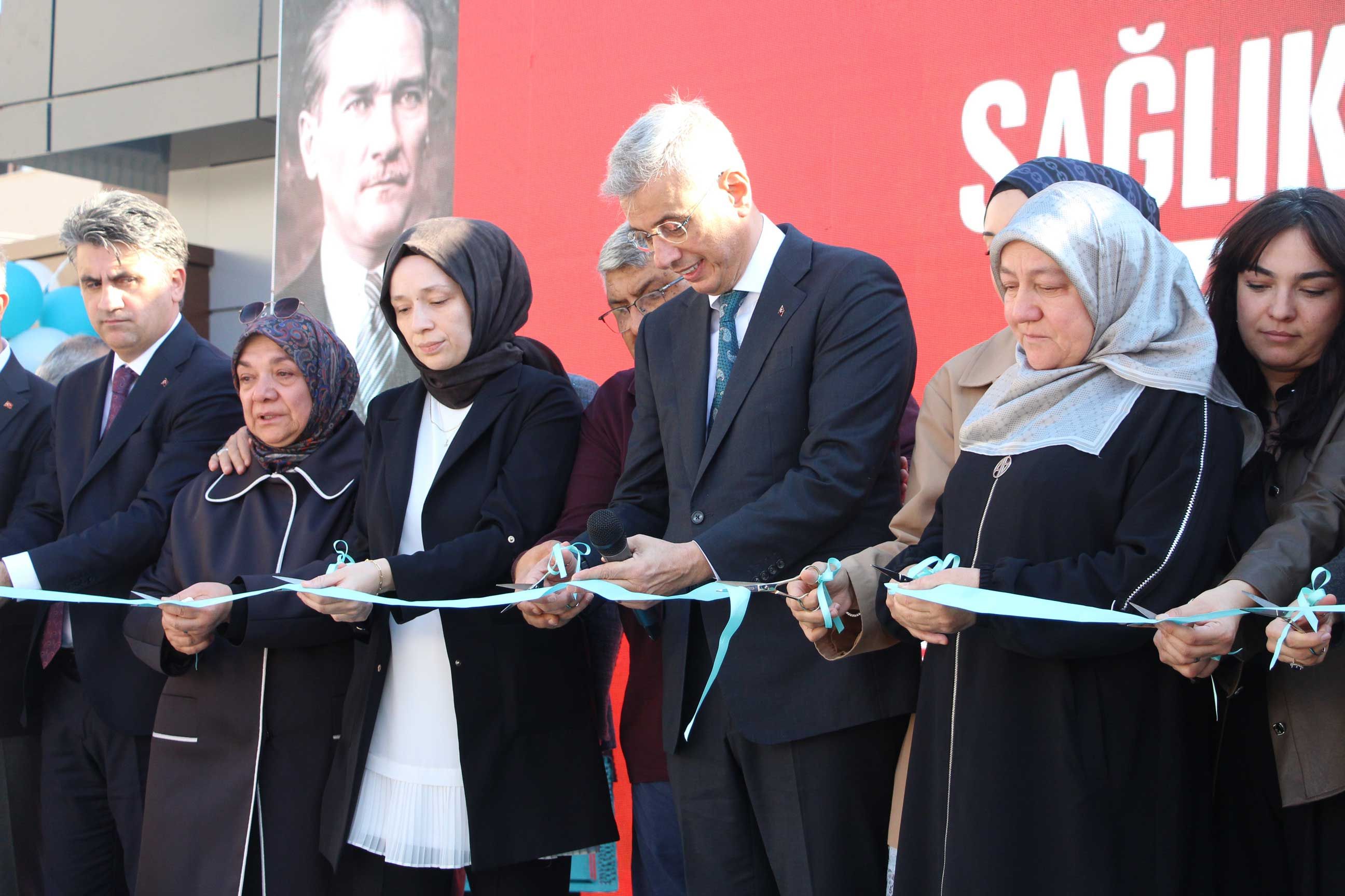 Bakan Memişoğlu açılışı yaptı: Rümeysa Gültekin’in adı diyaliz merkezinde yaşayacak