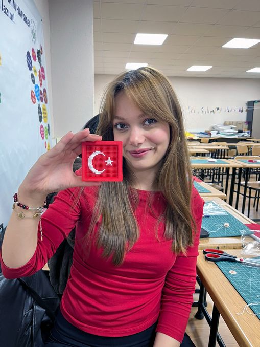 Türk Bayrağını Ilmek Ilmek Işlediler! Gençlerden 103. Yıla Özel Çalışma (2)